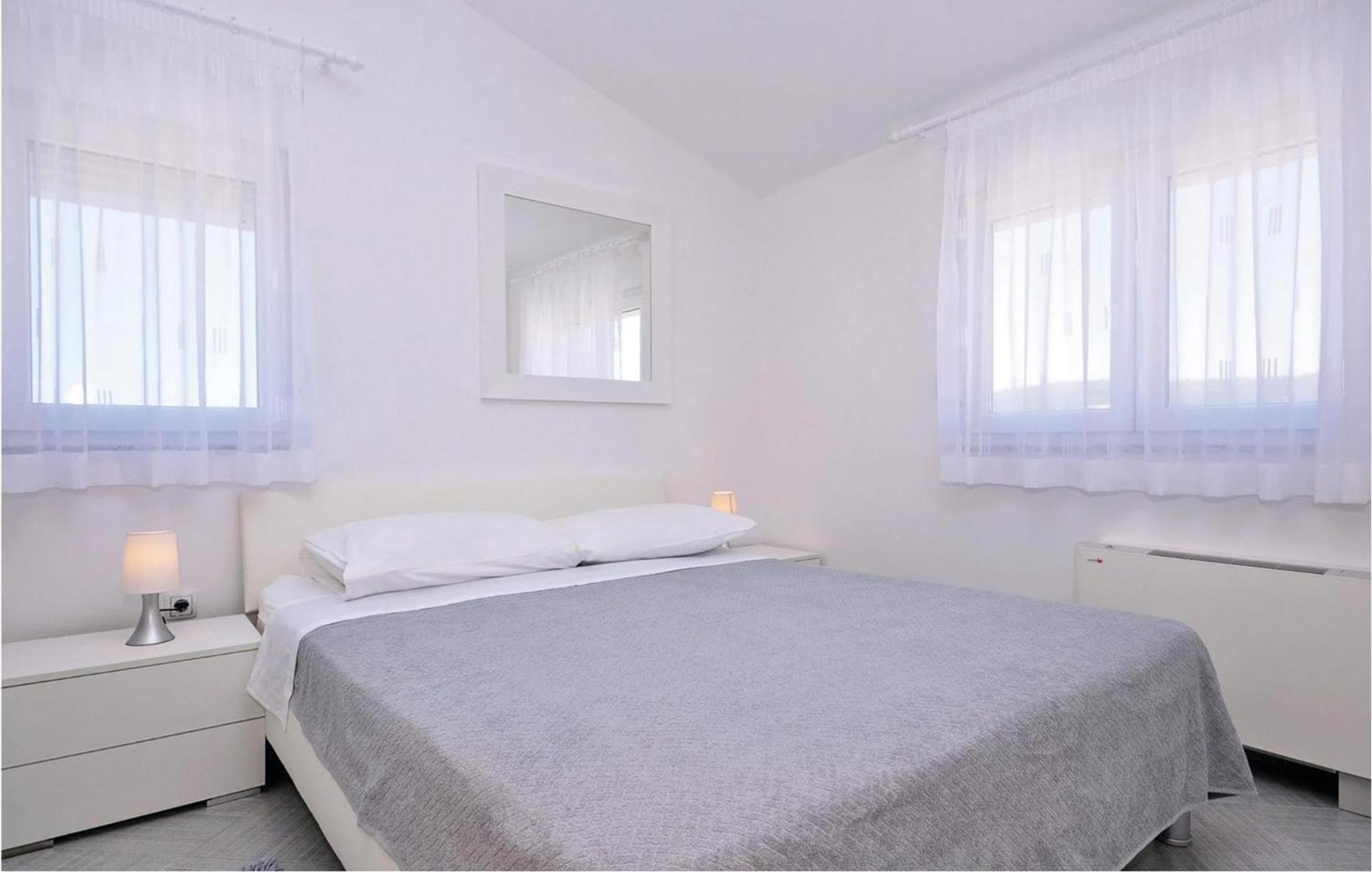 1 Bedroom Cozy Apartment In Bibinje Exterior foto