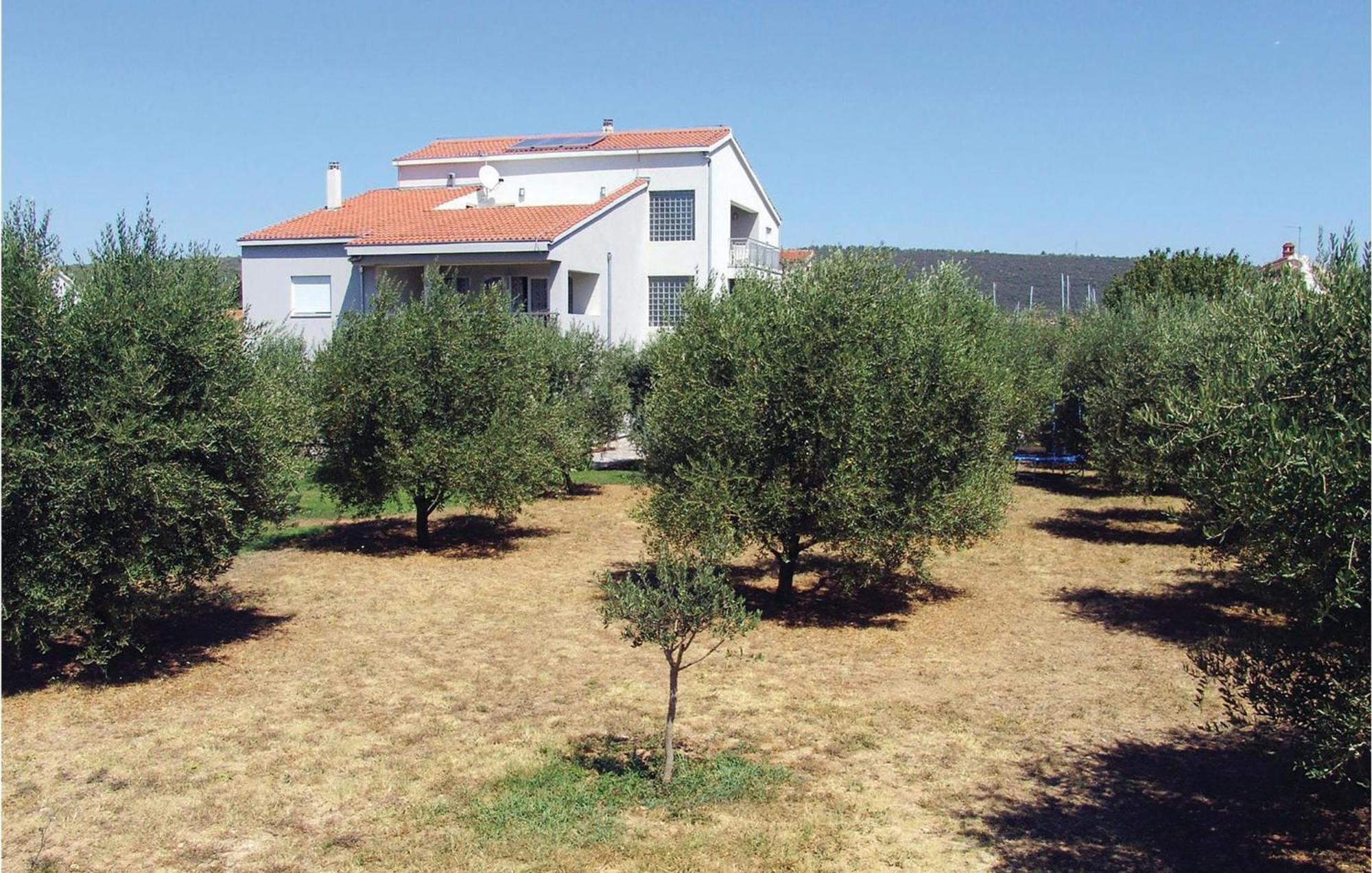1 Bedroom Cozy Apartment In Bibinje Exterior foto